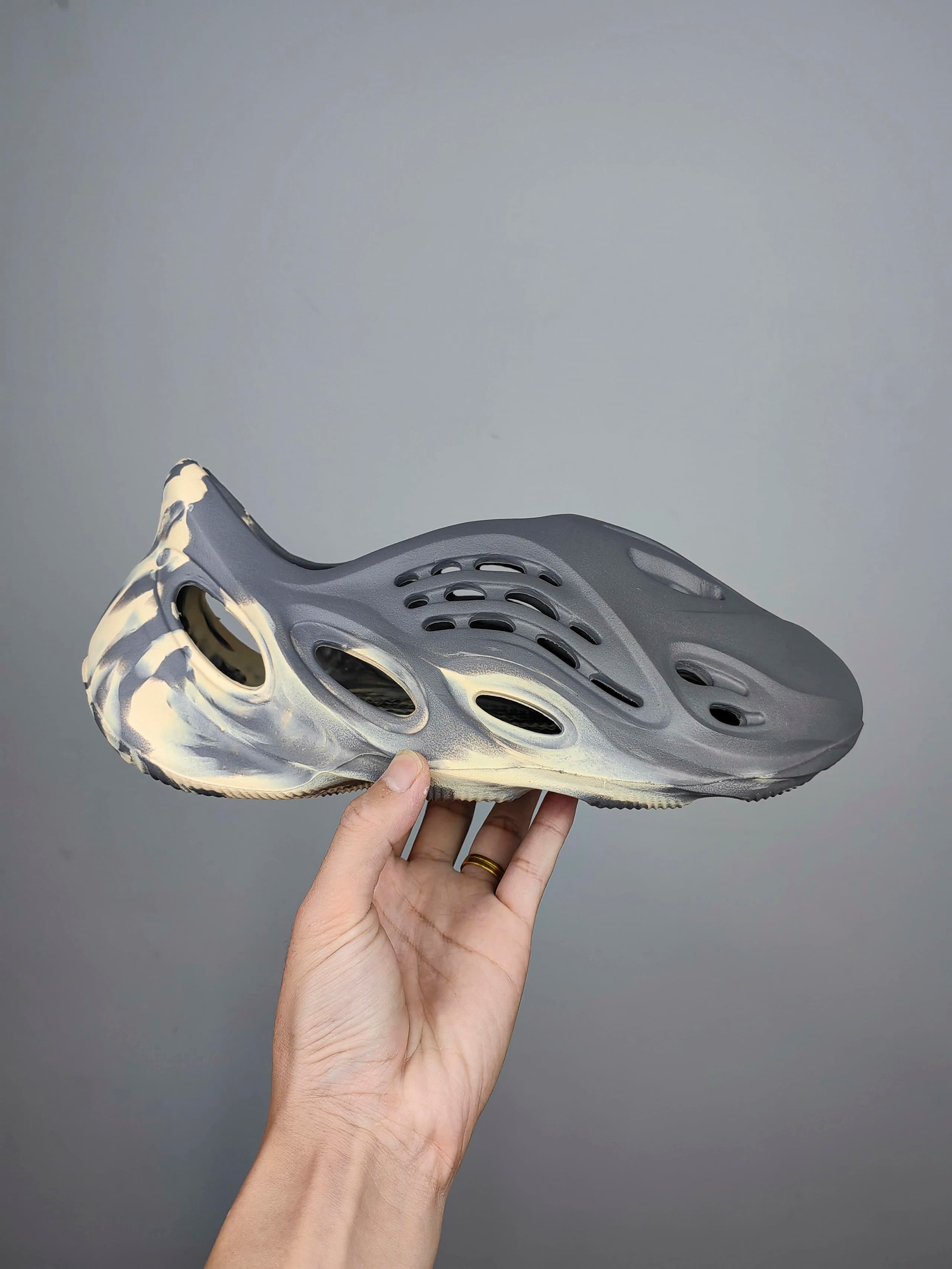 Yeezy Foam Runner Sand — 迷彩(GV7904)