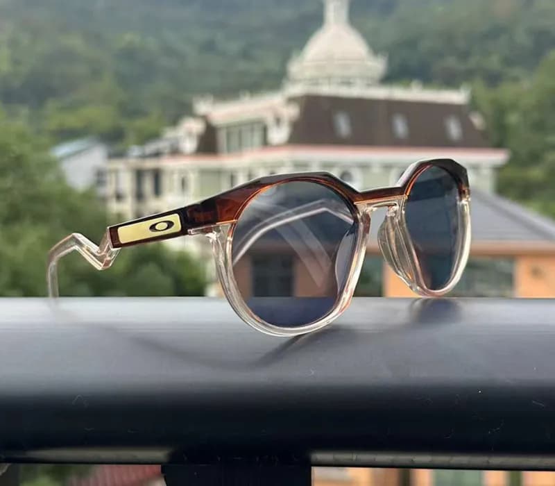 Oakley Catalyst Tortoise Clear