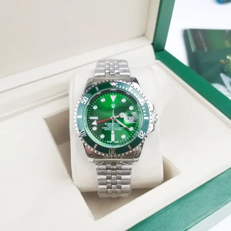 Rolex Submariner White Dial with Black Bezel — 四针水鬼 五珠银色表带 绿水鬼