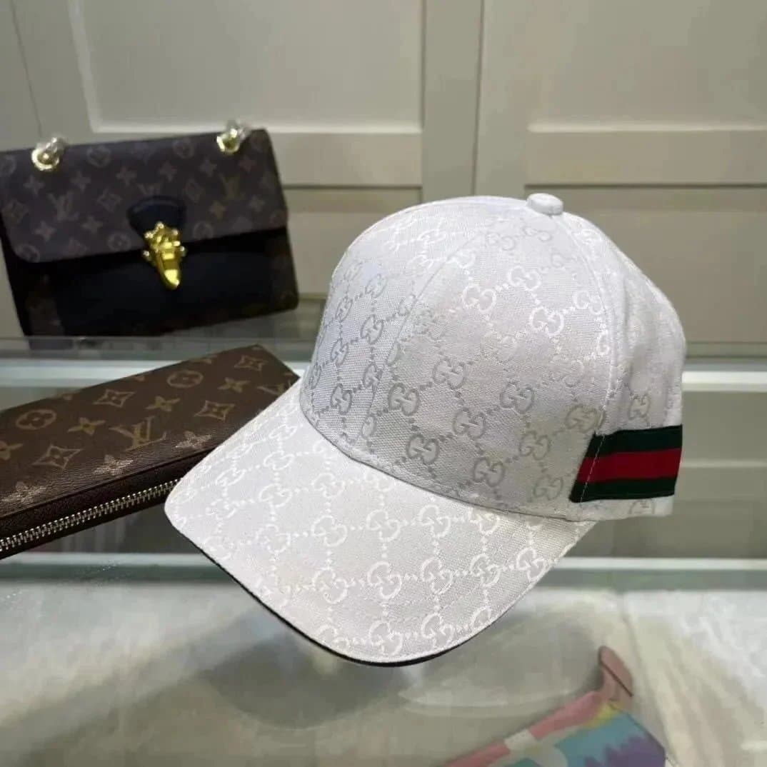 Gucci GG Supreme Cap White GG Monogram