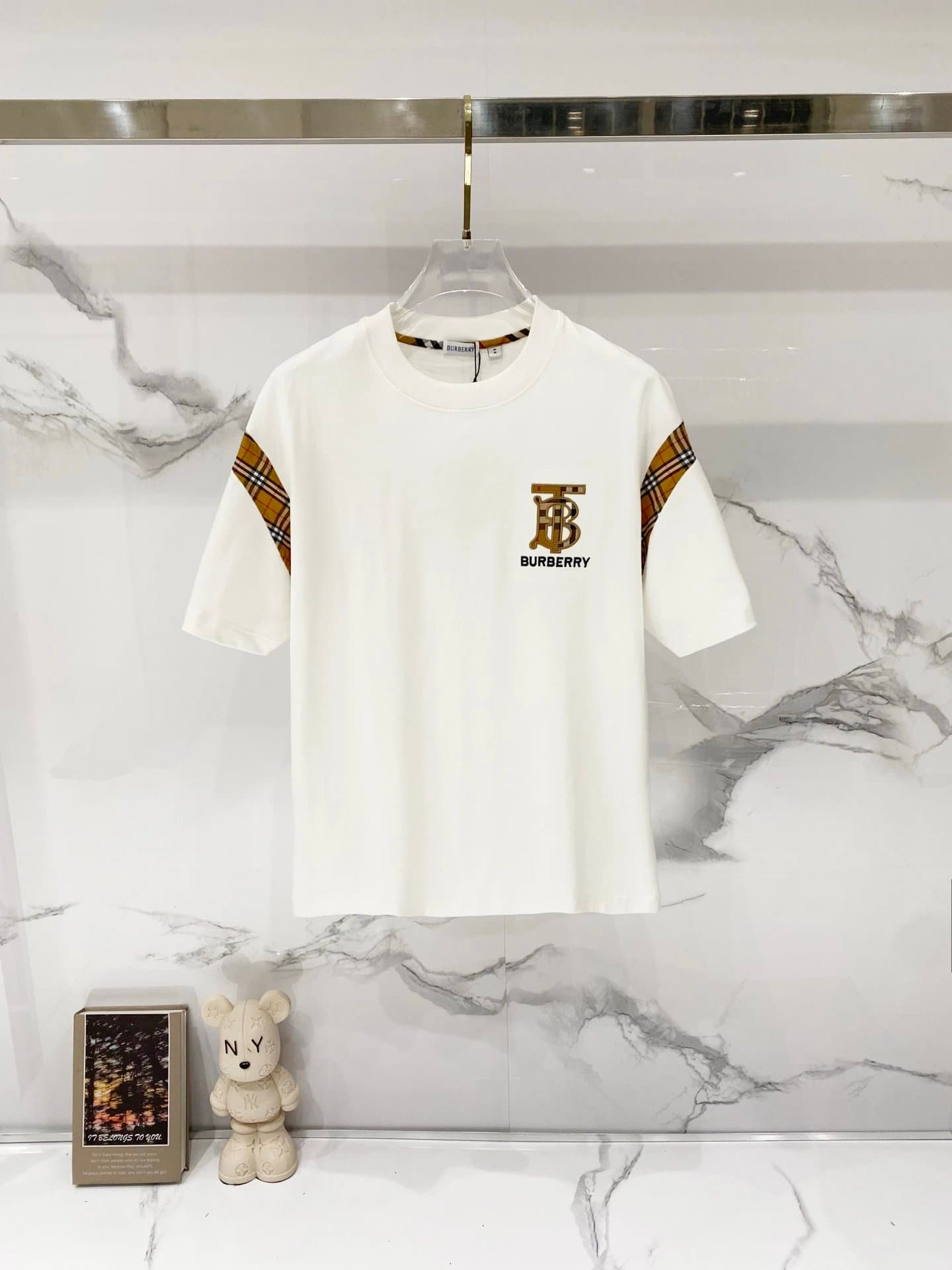 Burberry Graphic Tee Checkered Bear Logo — 04