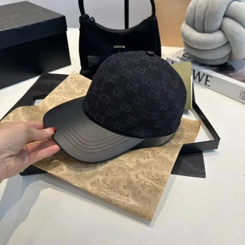Gucci Baseball Cap GG Supreme — 25