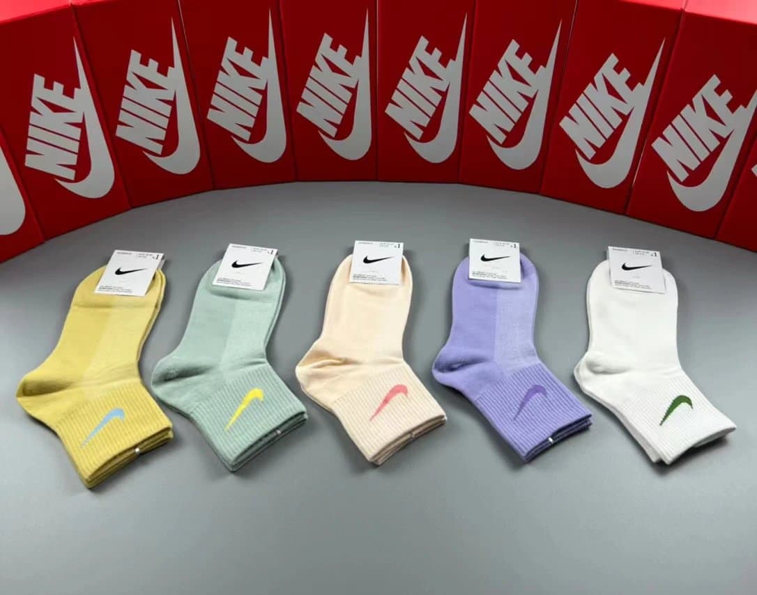 Nike Cushioned Ankle Socks Classic Logo — 17