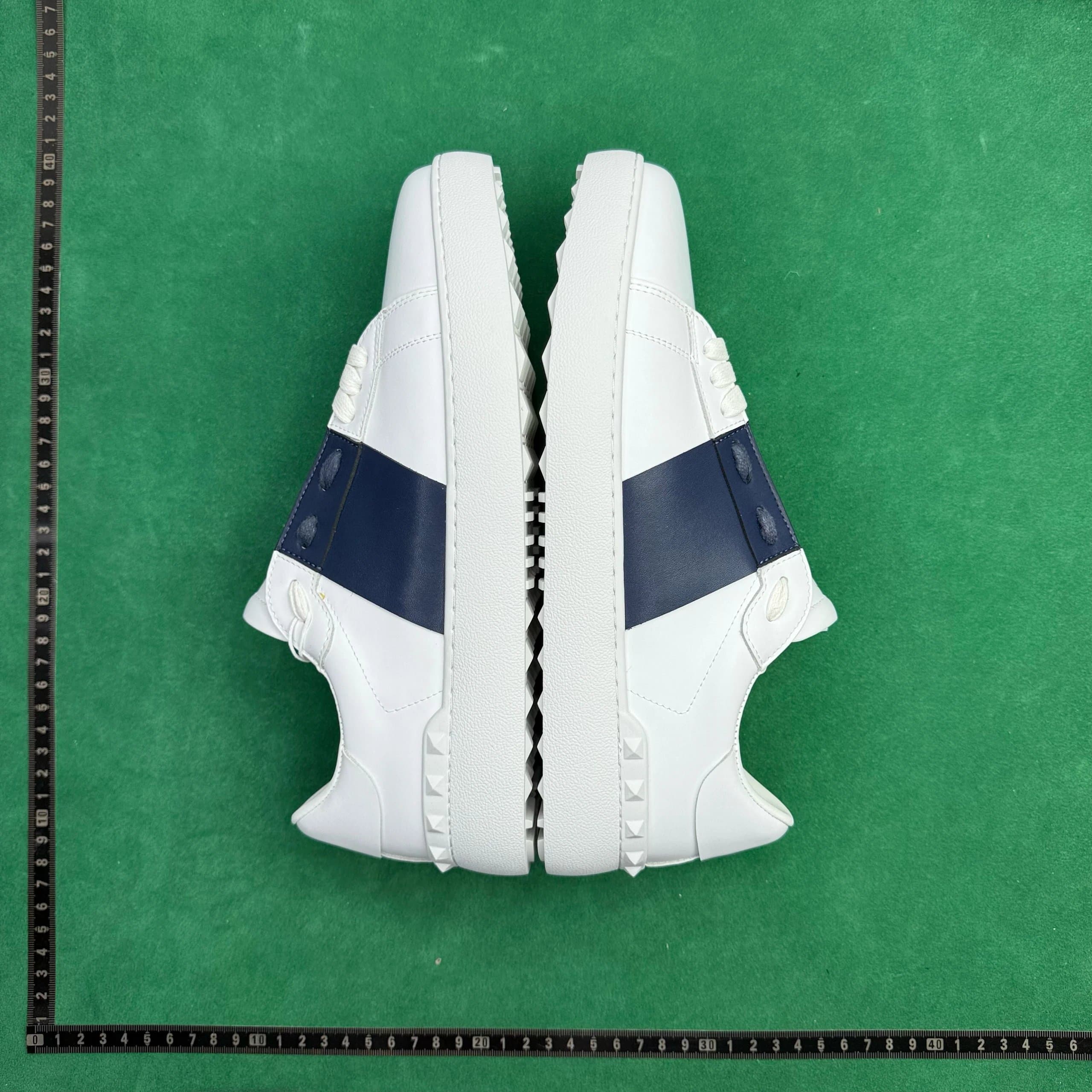 Valentino Rockstud Low Metallic Panel — 1号白深蓝