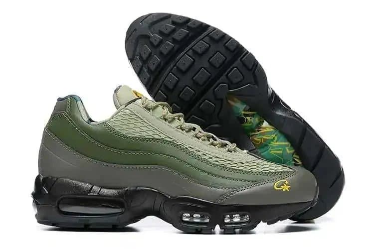 Nike Air Max 95 Volt — 23