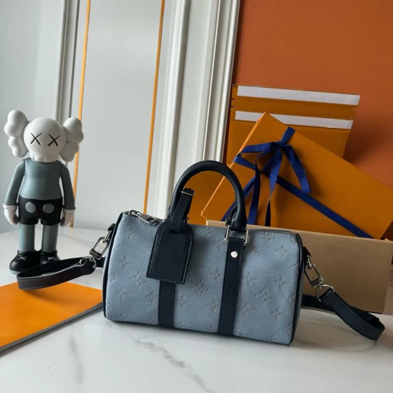 Louis Vuitton × KAWS Keepall Bandoulière Monogram Eclipse