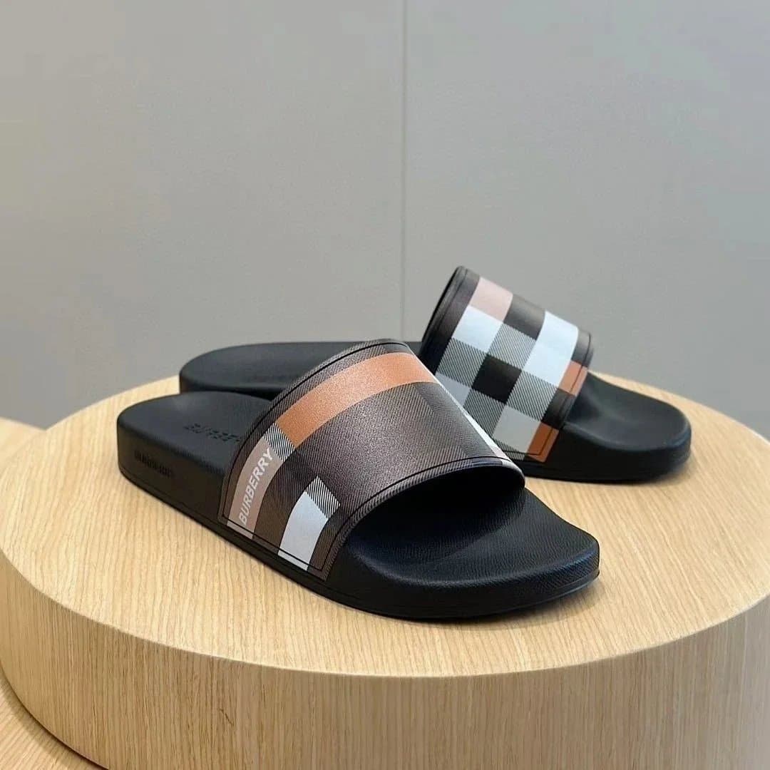 Burberry Equestrian Knight Slide Check Print