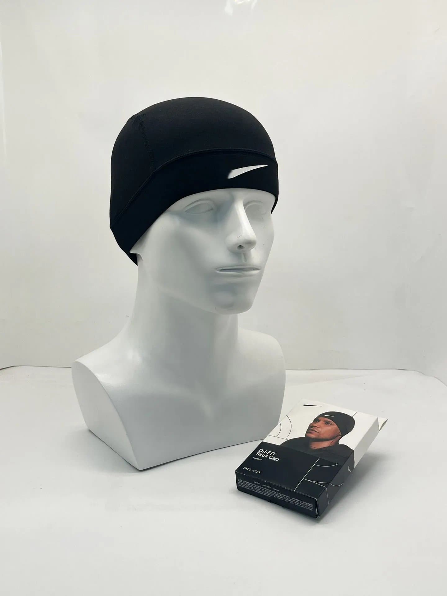 Nike Therma-FIT Balaclava Solid White — 均码【运输过程中盒子有轻微折损，属于正常现象】 · 黑色小帽【盒子默认不包装】