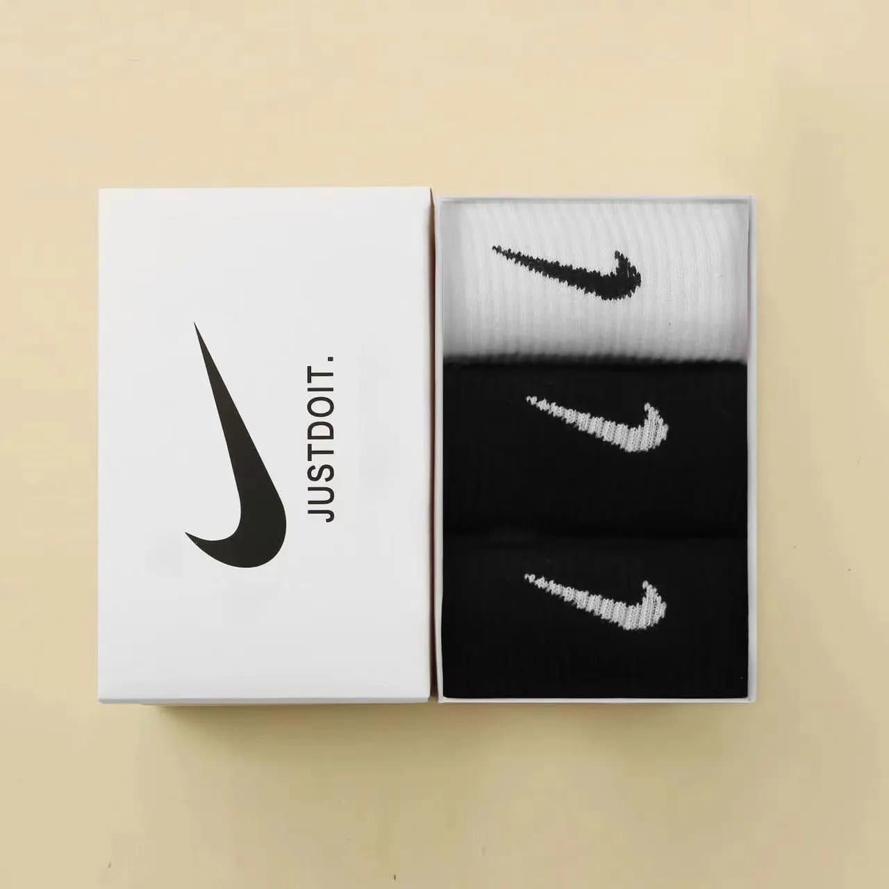 Nike Socks Swoosh Logo Crew Socks — 3双装【黑+黑+白】