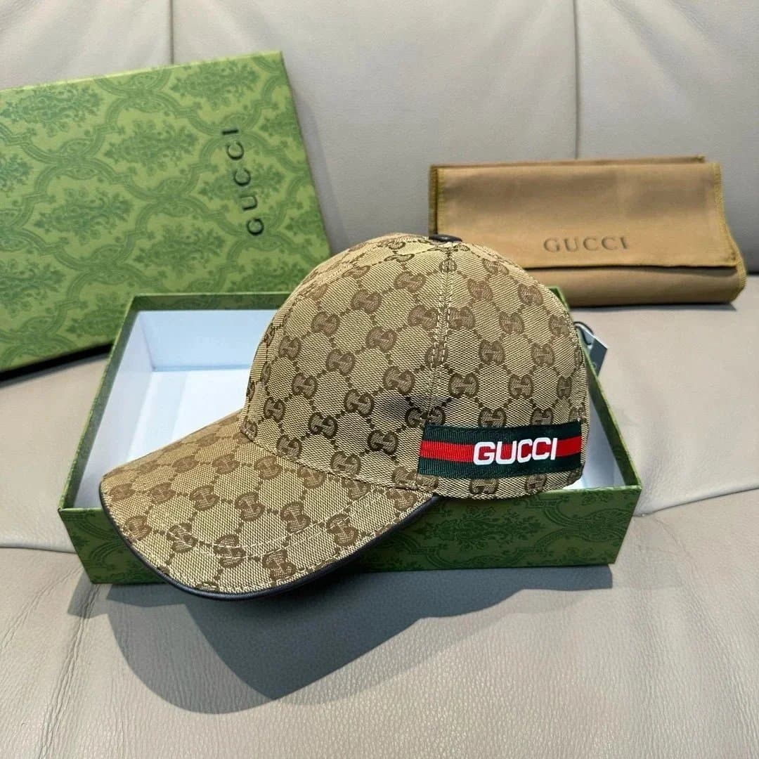 Gucci Baseball Cap GG Supreme — 18