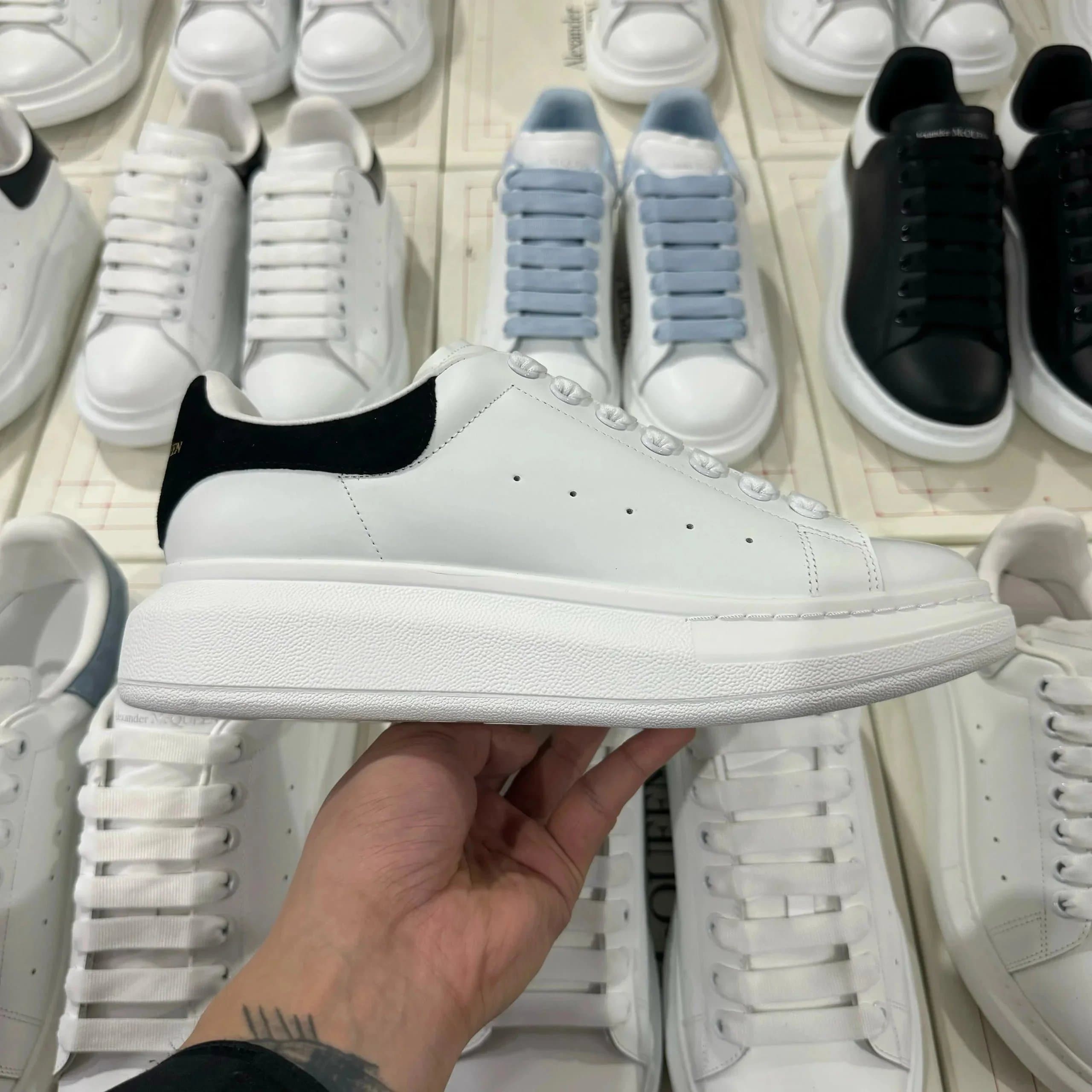 Alexander McQueen Sneaker Silver Panel — 黑绒尾
