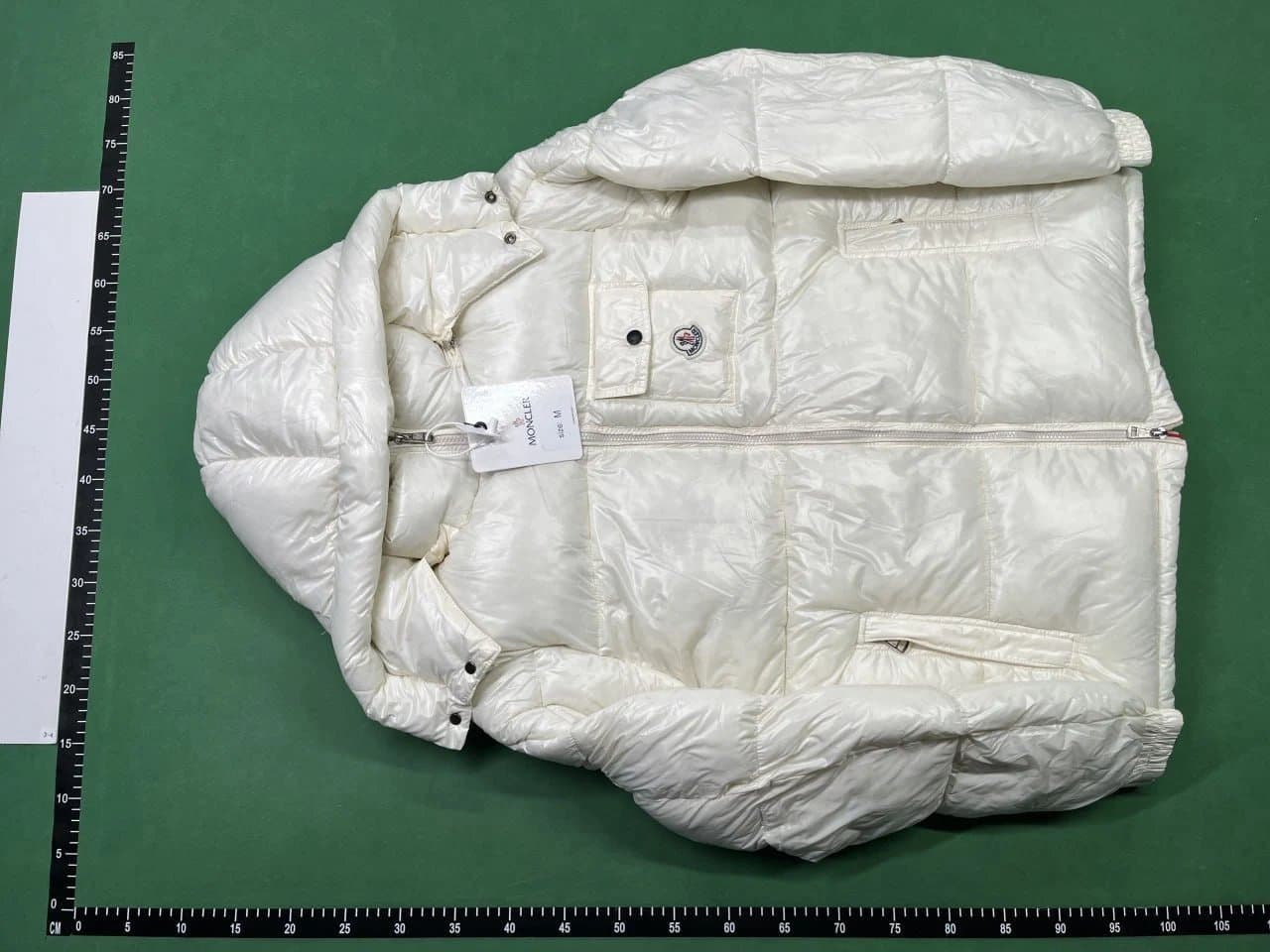 Moncler Puffer Jacket Logo Sleeve — 经典白NFC