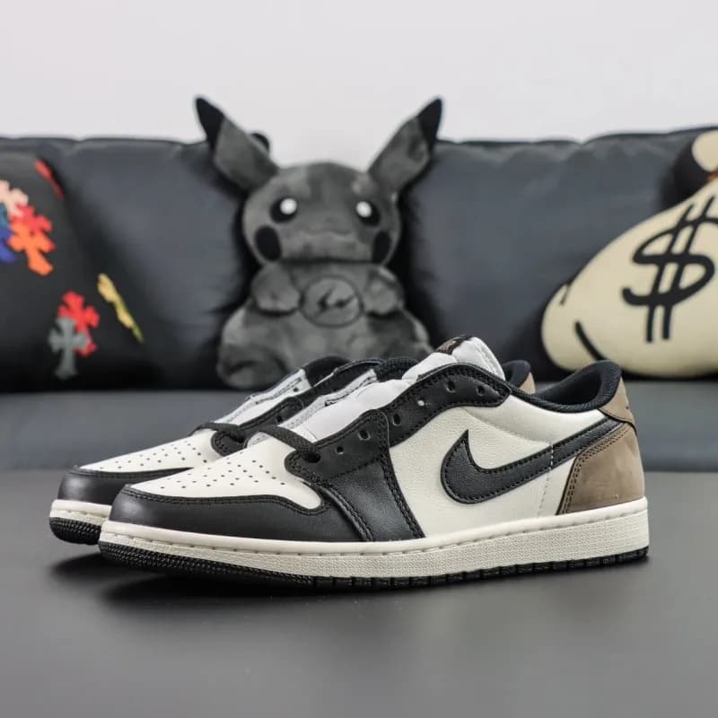 Travis Scott Air Jordan 1 Low Reverse Mocha