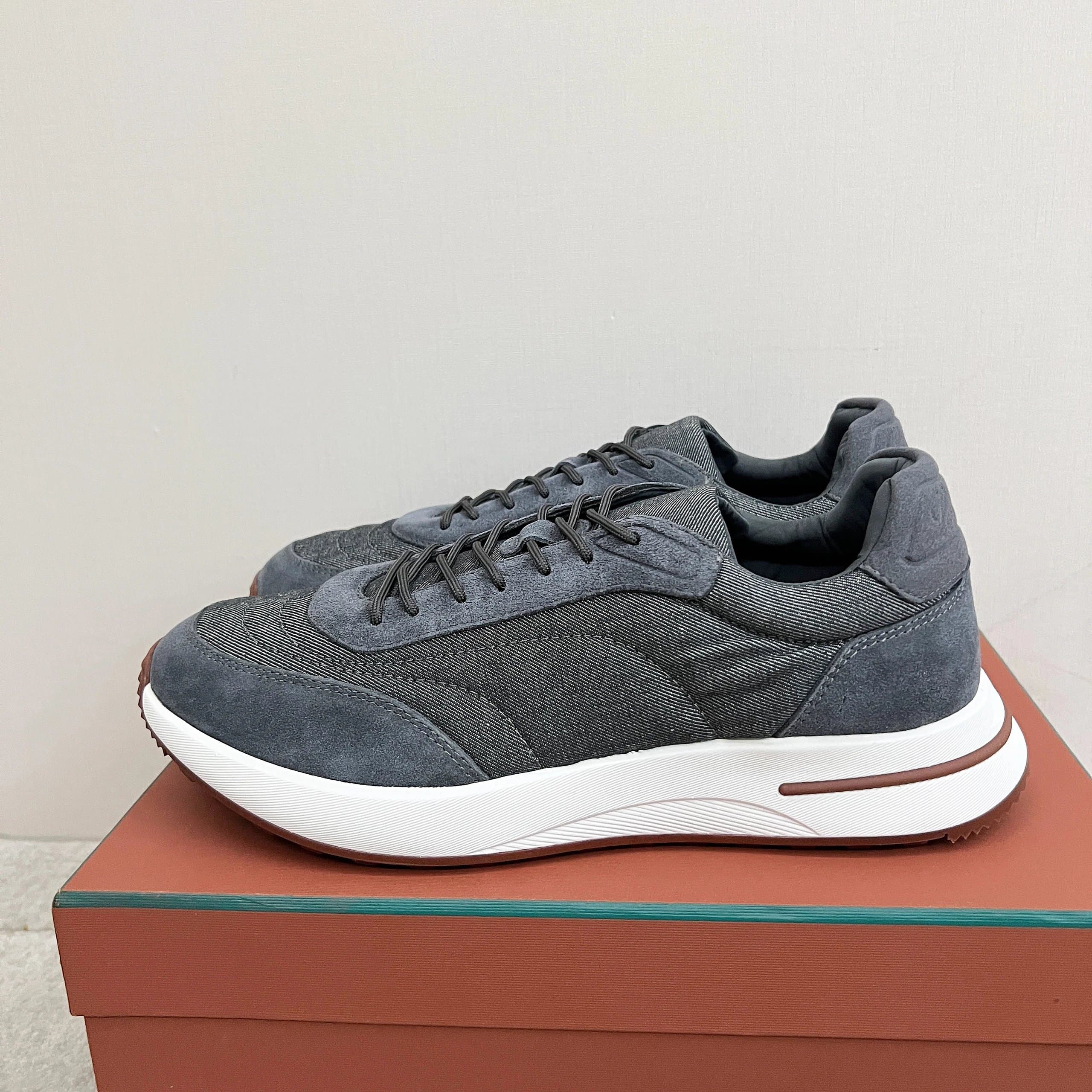 Hermès Run Navy Black White — N22