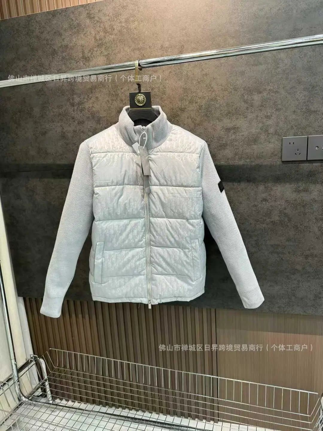 Dior Puffer Jacket Oblique Logo — D家白色