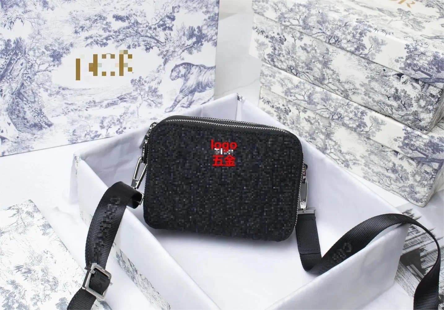 Louis Vuitton Speedy Monogram Canvas — 22