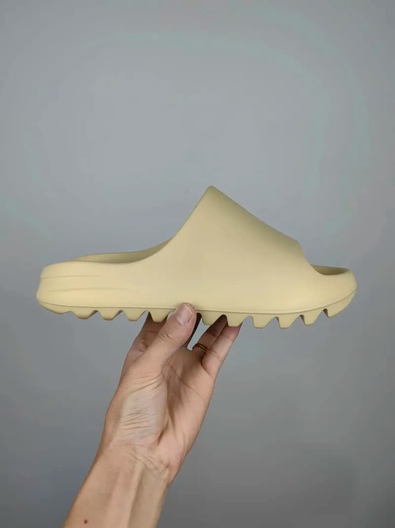 Yeezy Slide Bone