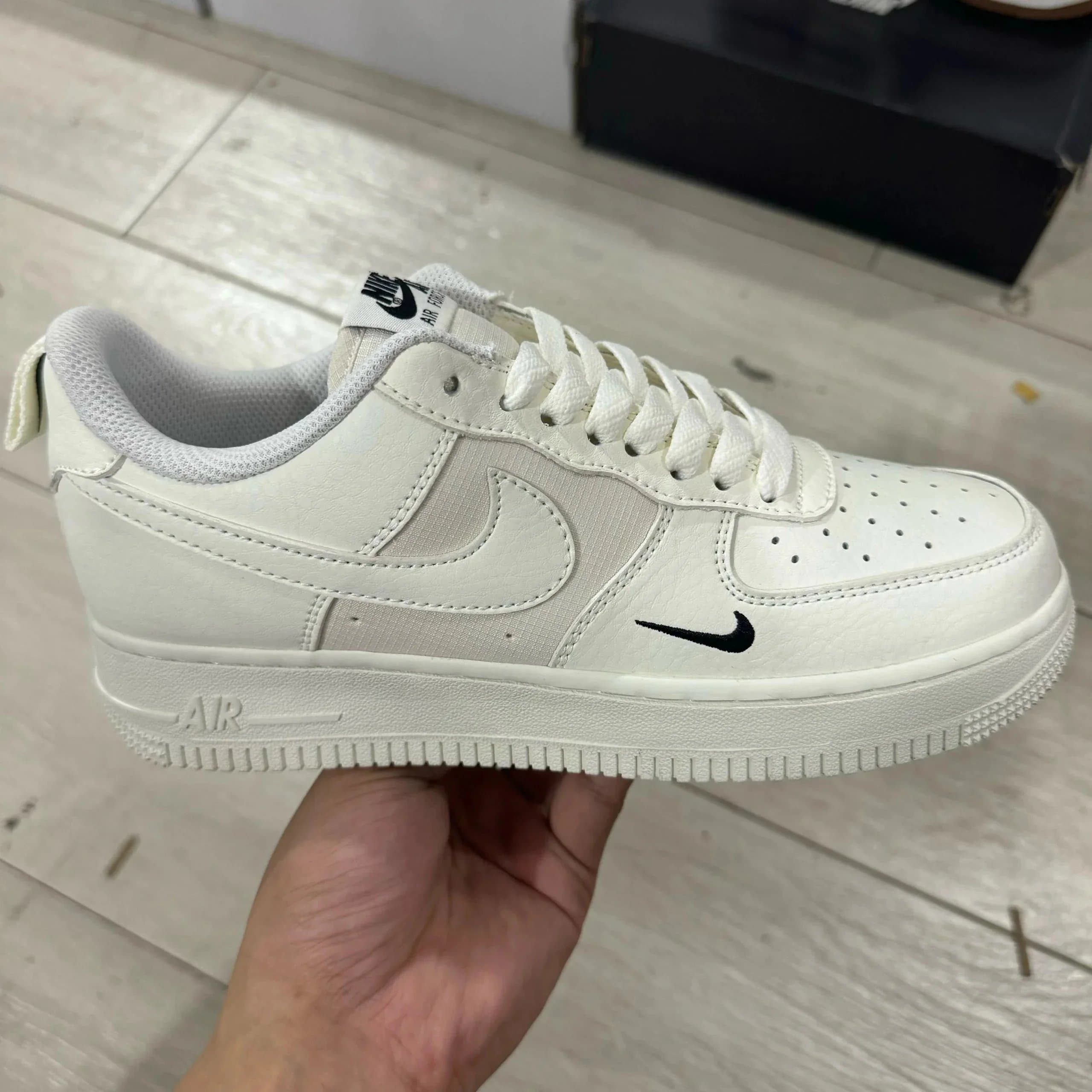 Nike Air Force 1 Low Wheat — 帆布白钩