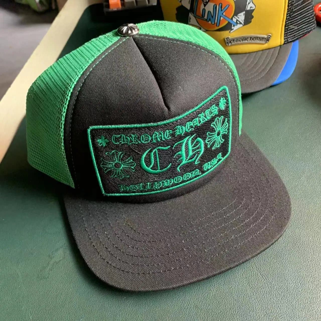 Chrome Hearts Snapback Cap Gothic Logo Embroidery — 可调节 · M036