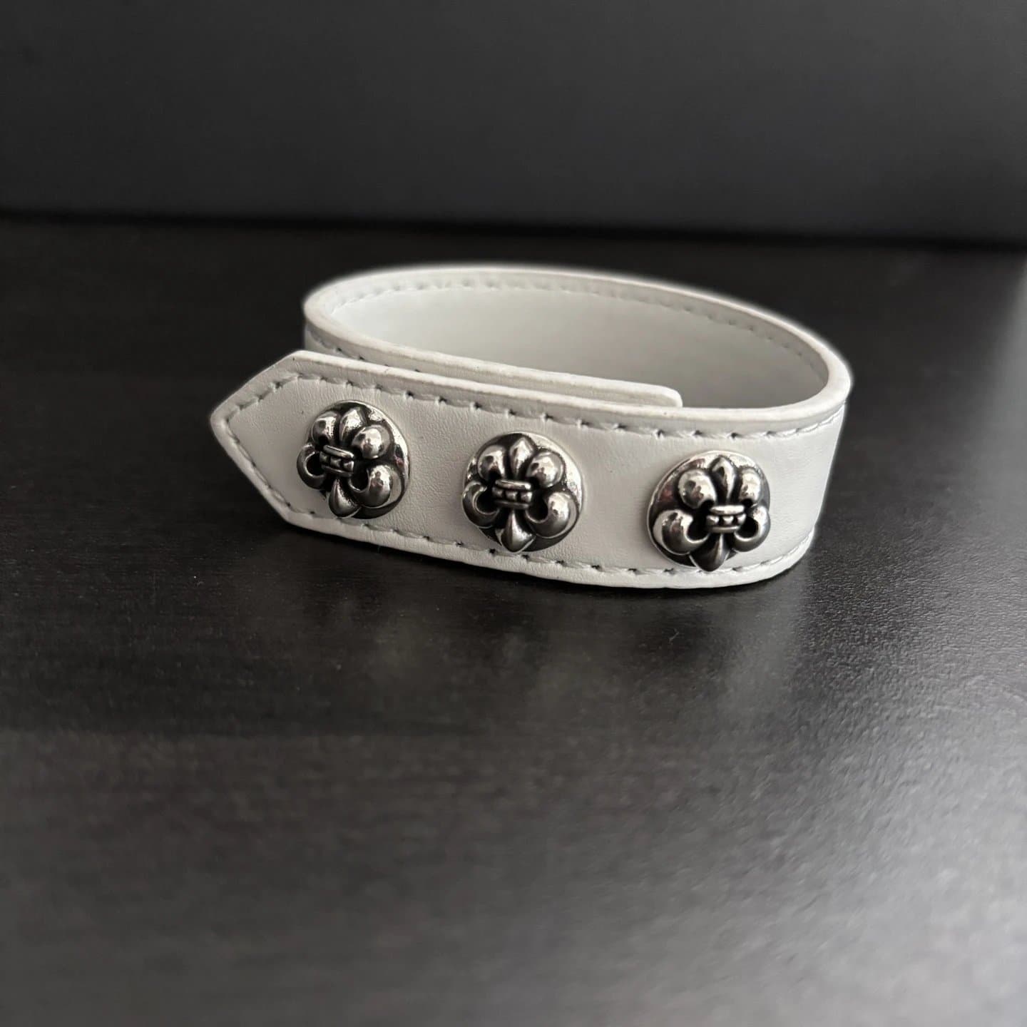 Chrome Hearts Leather Cuff Bracelet Triple Stud — 白色船锚款（适合15到21的手围）