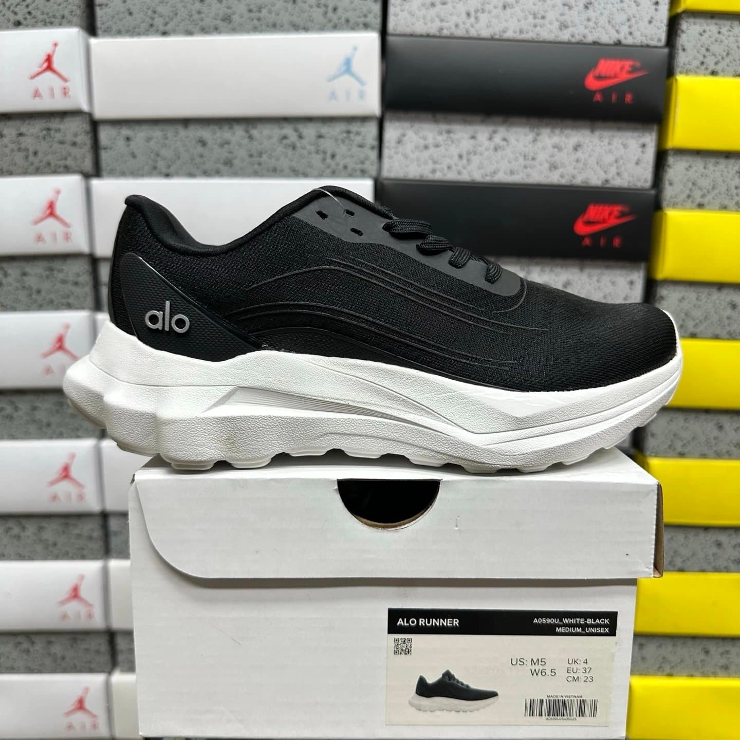 Nike Alo Runner White Black