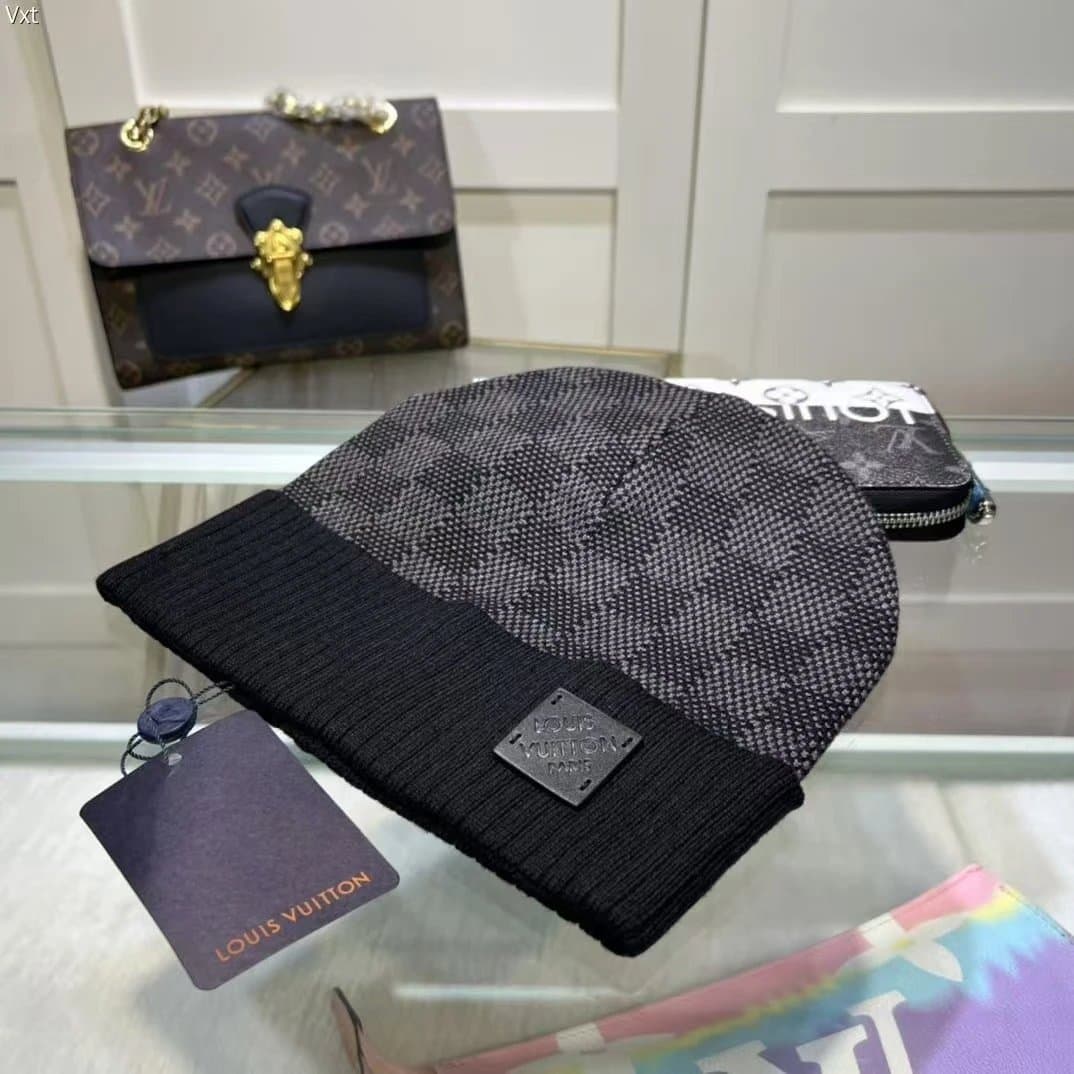 Louis Vuitton × Off-White Checkered Scarf and Beanie Set Monogram Grid — 均码 · L格子帽子深灰色