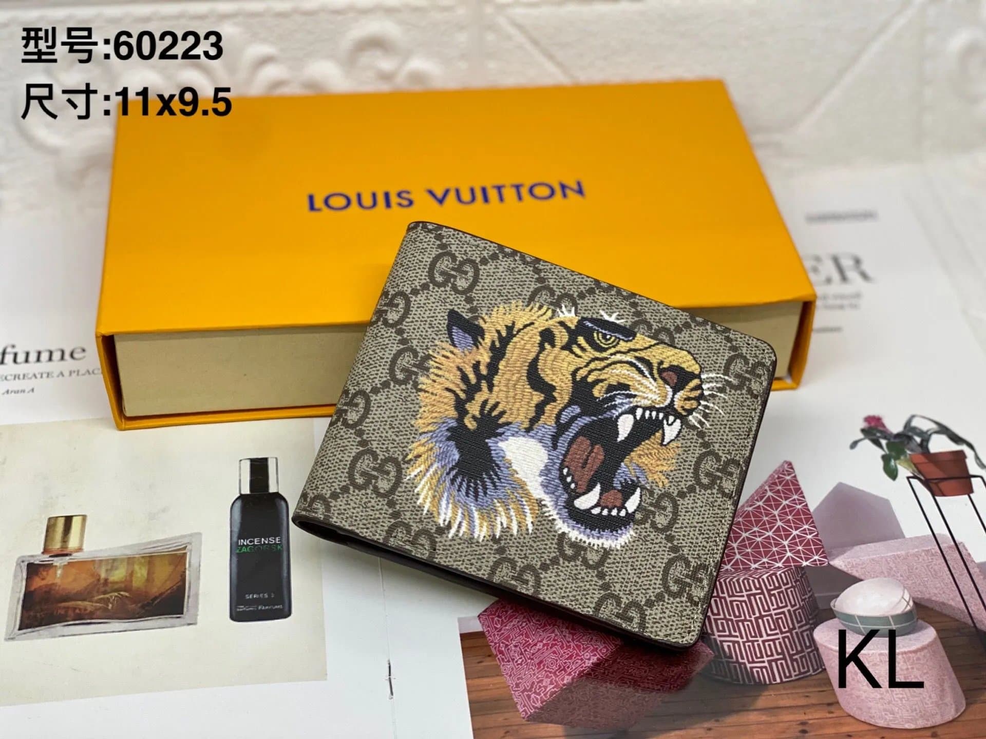 Gucci Bifold Wallet Tiger Embroidery GG Supreme
