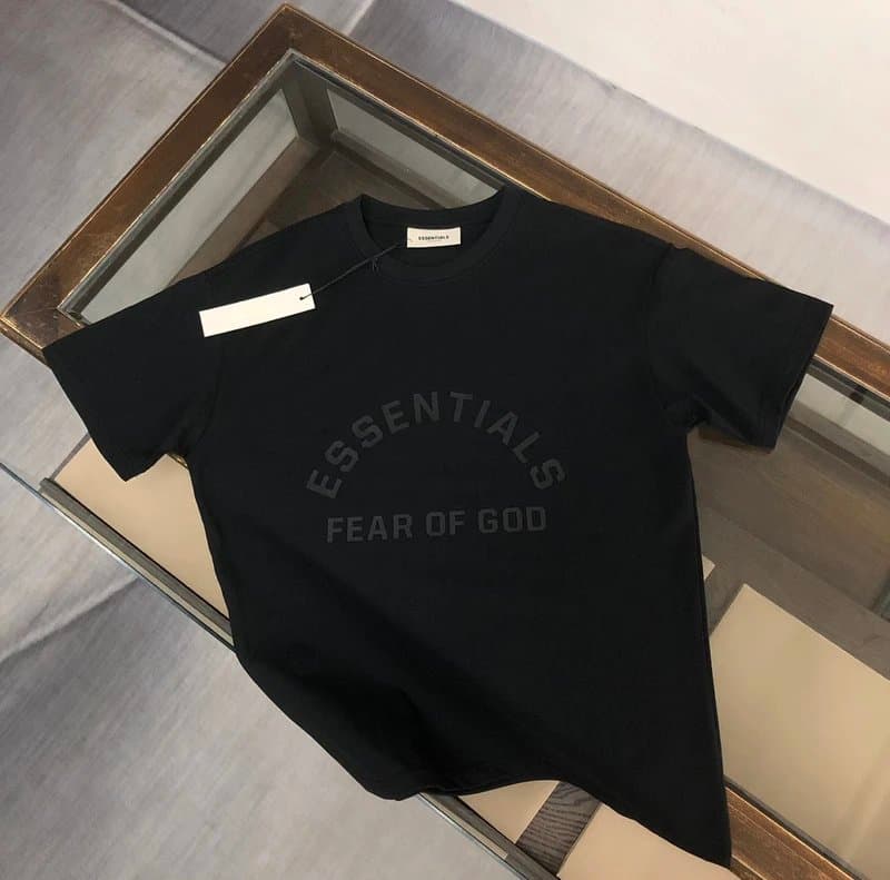 Givenchy Logo T-Shirt Classic Logo — 76