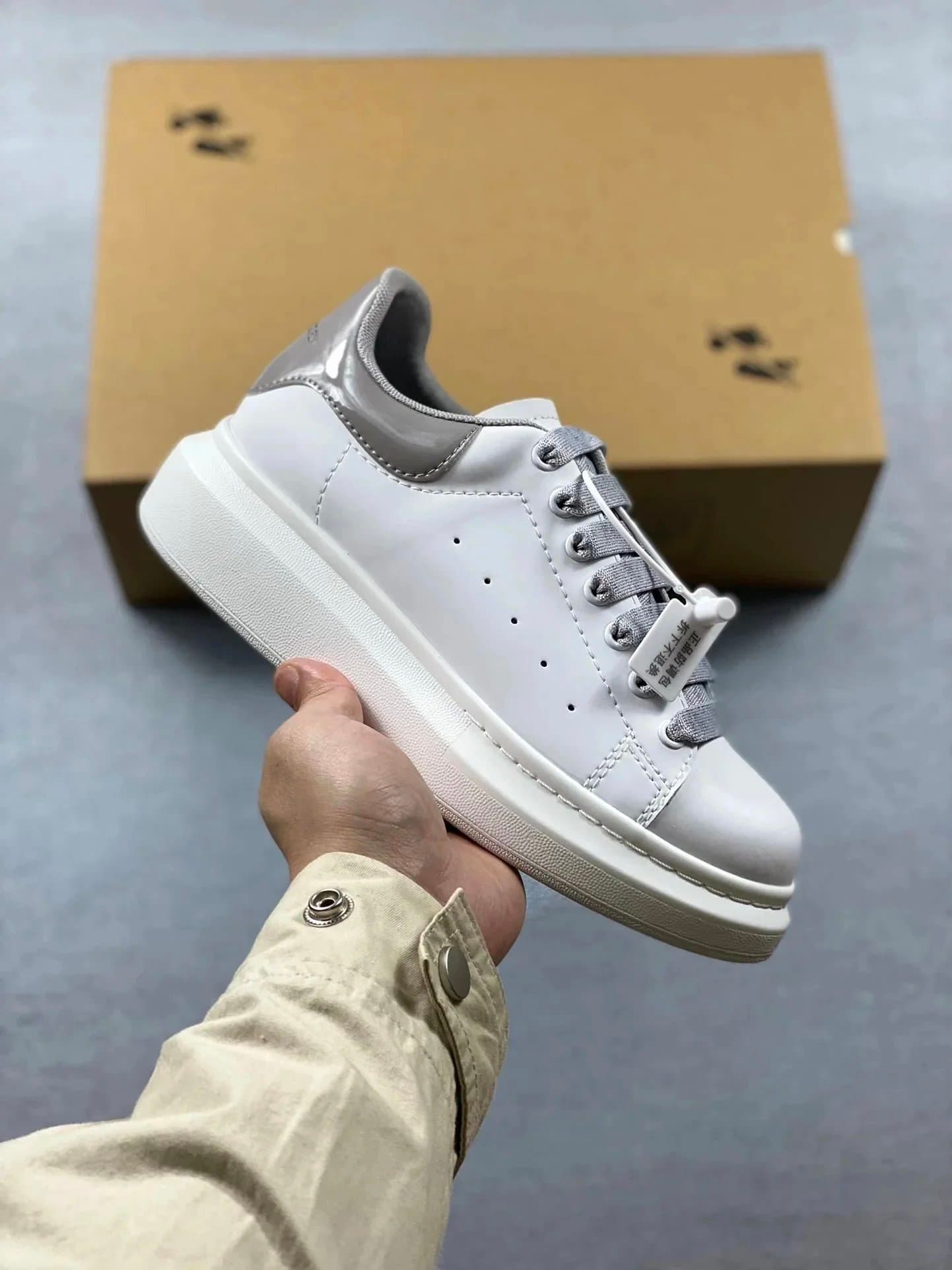 Alexander McQueen Oversized Sneaker Triple White — 081253006