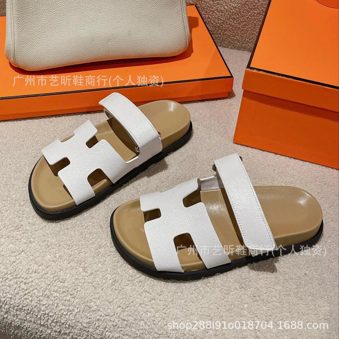 Hermès Oran Sandal H Logo Strap — 掌纹白+奶茶底