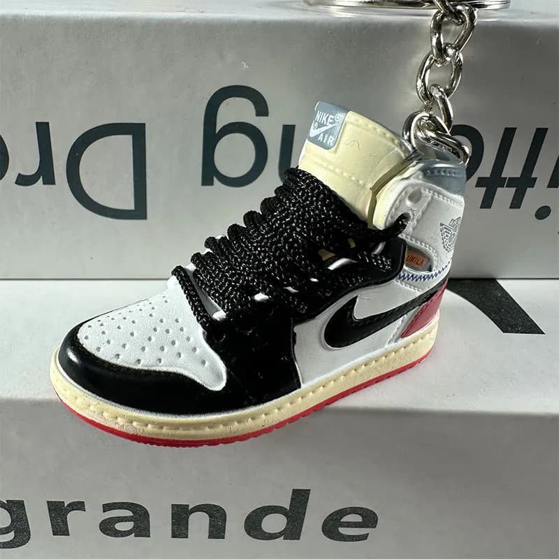 Air Jordan 1 Bred — 105. Red and white toes