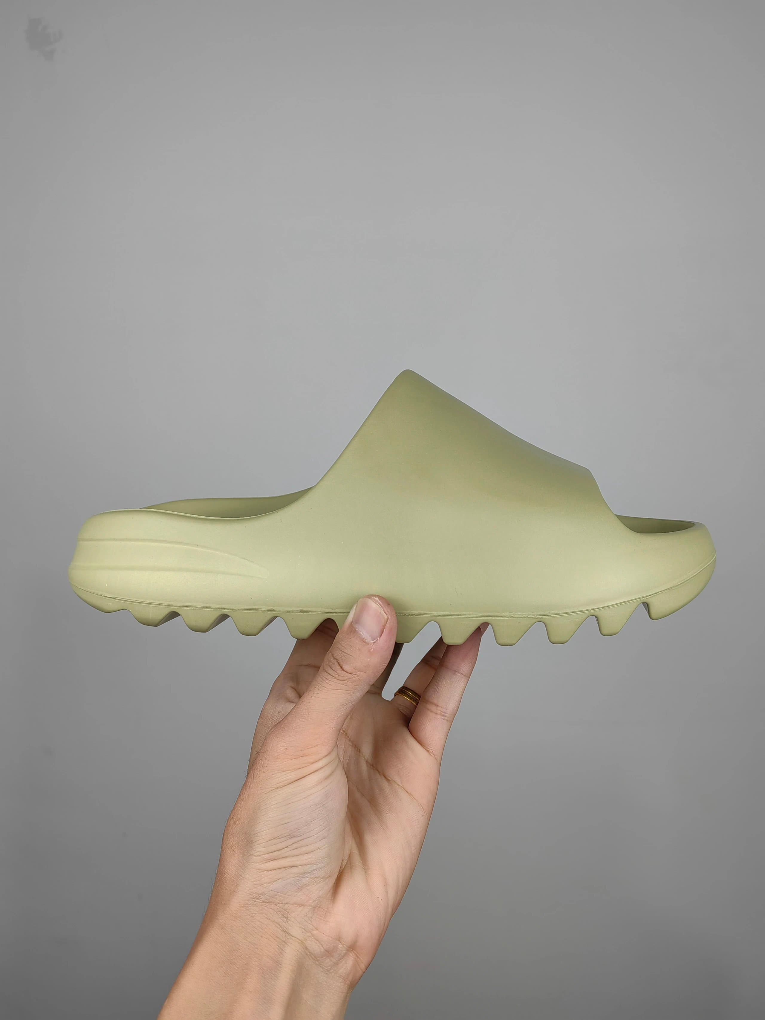 Yeezy Slide Bone — 豆绿光皮（FX0494）