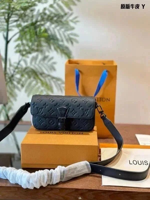Louis Vuitton Pochette Métis Monogram Empreinte