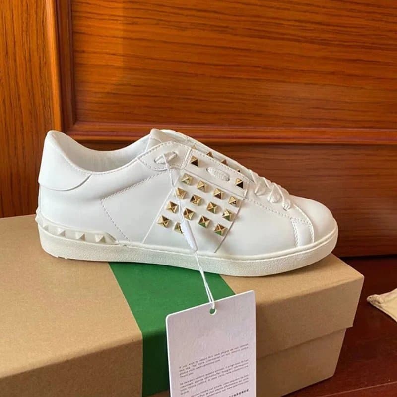 Valentino Rockstud Low Stud Strap — 白色金色铆钉  22