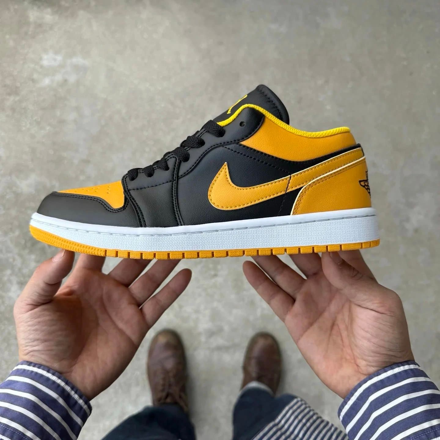 Nike Air Force 1 Low University Gold