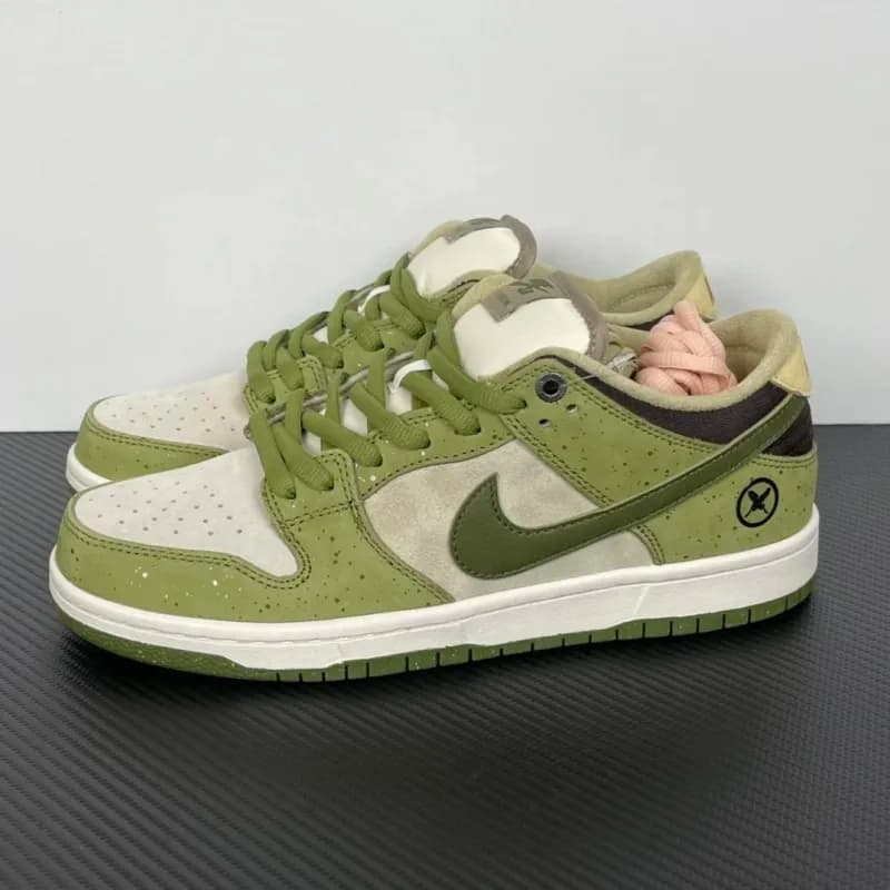 Nike × Travis Scott Dunk Low Olive