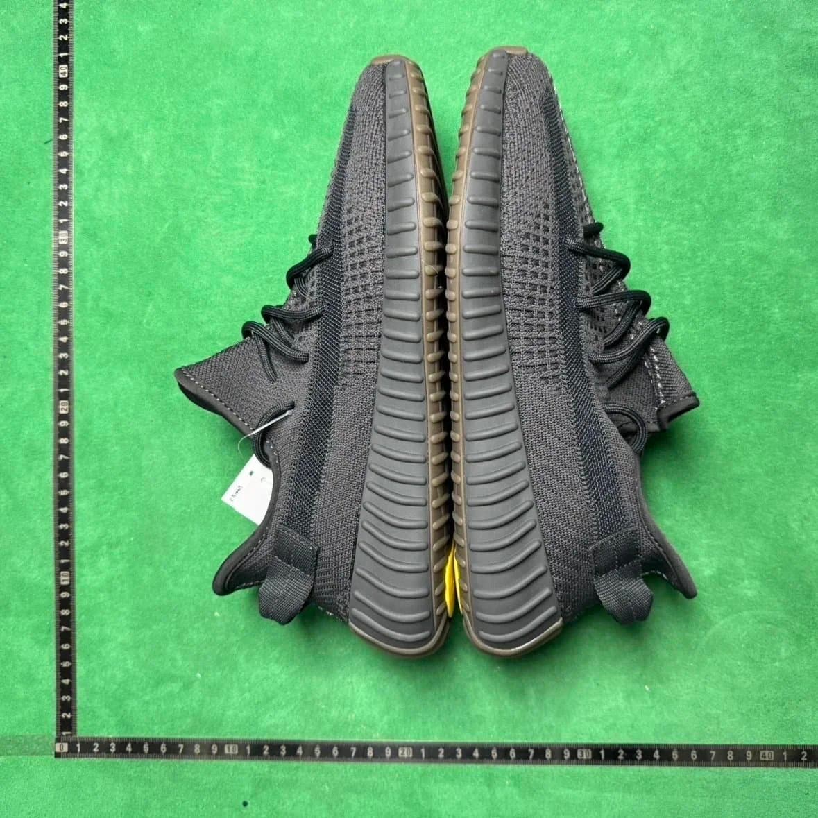 Yeezy Boost 350 V2 Zebra — 26号黑生胶FY2903