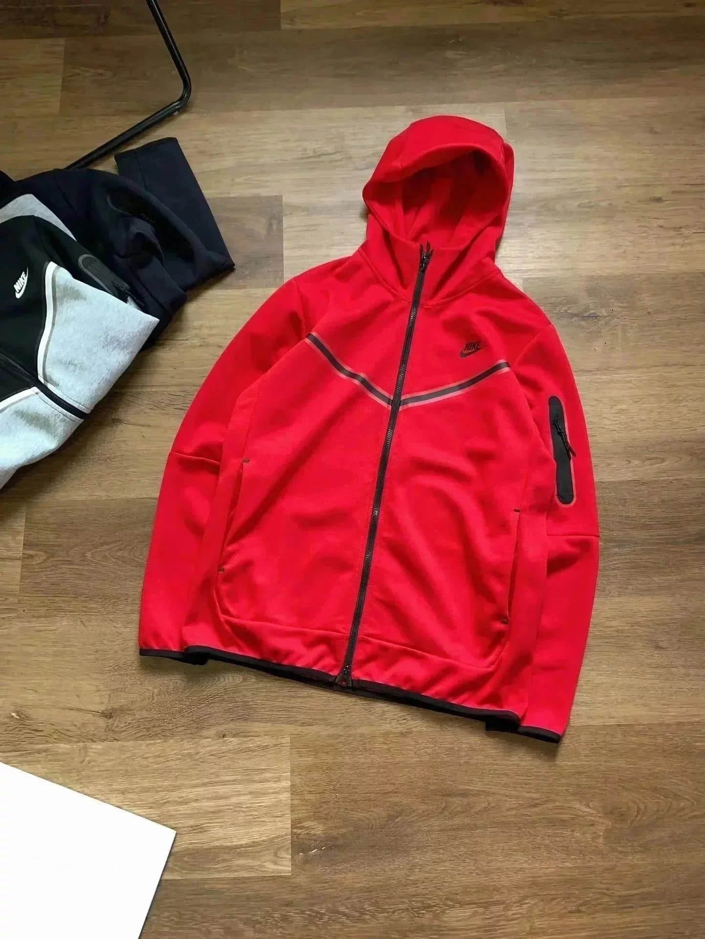 Nike Track Suit Solid Green — 红色外套