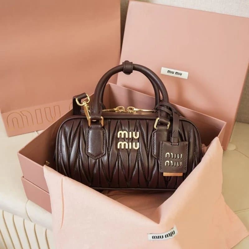 Miu Miu Cassette Matelassé — 22*7.5*10cm · 咖啡色