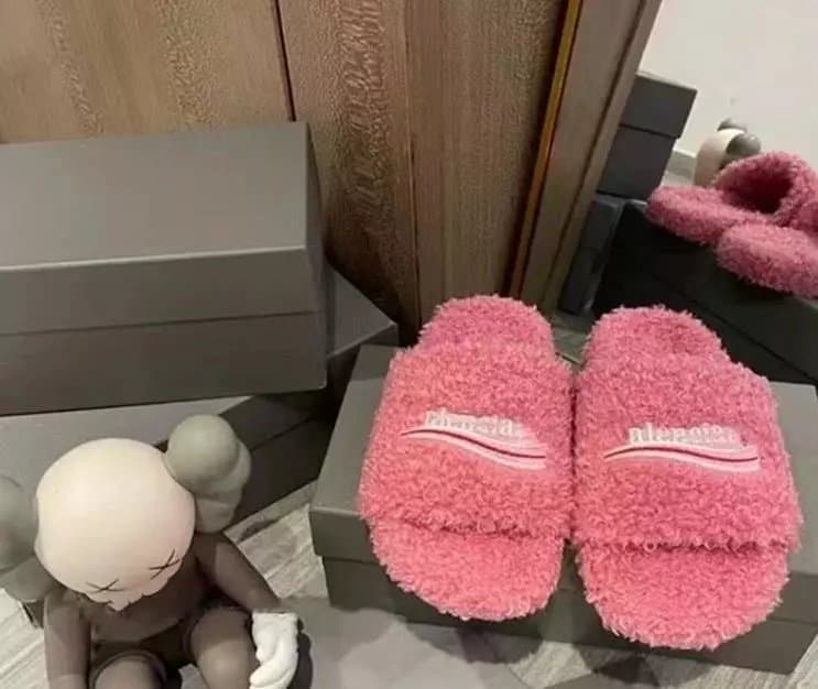 Balenciaga Triple S Slide Shearling Logo — Pink