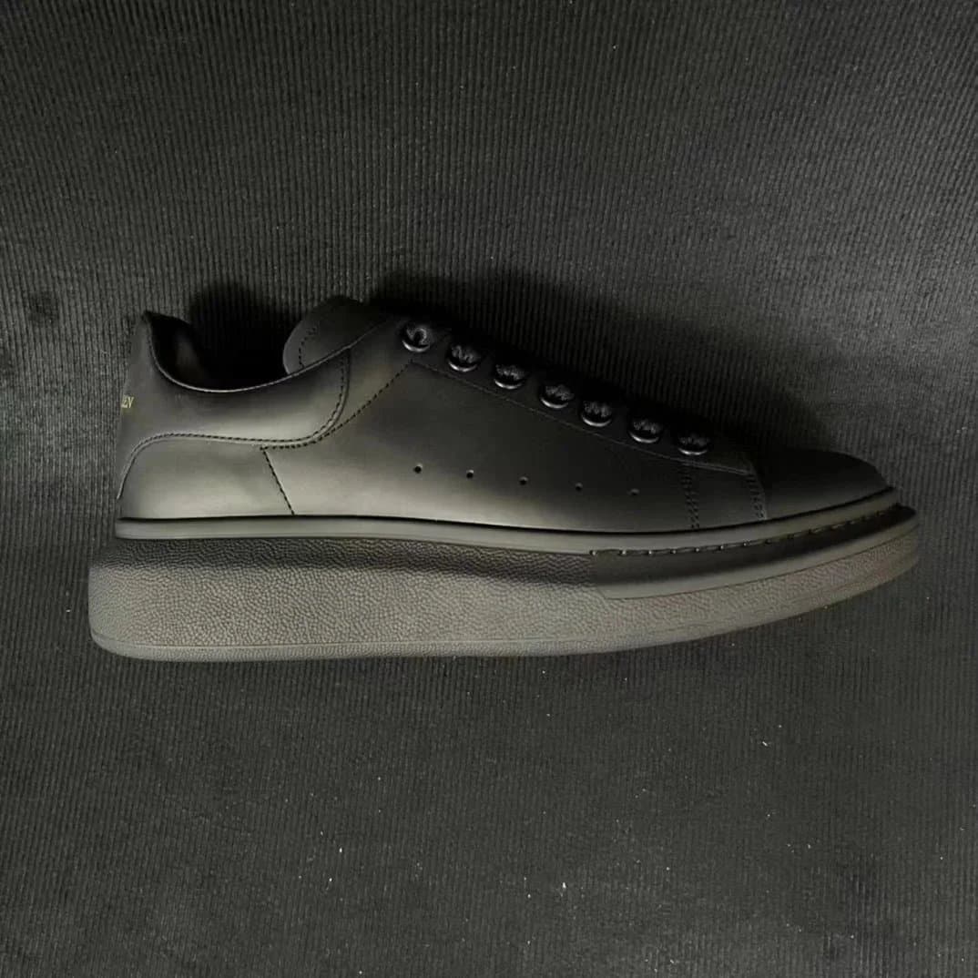 Alexander McQueen Sneaker Red Tab — JS 麦昆全黑