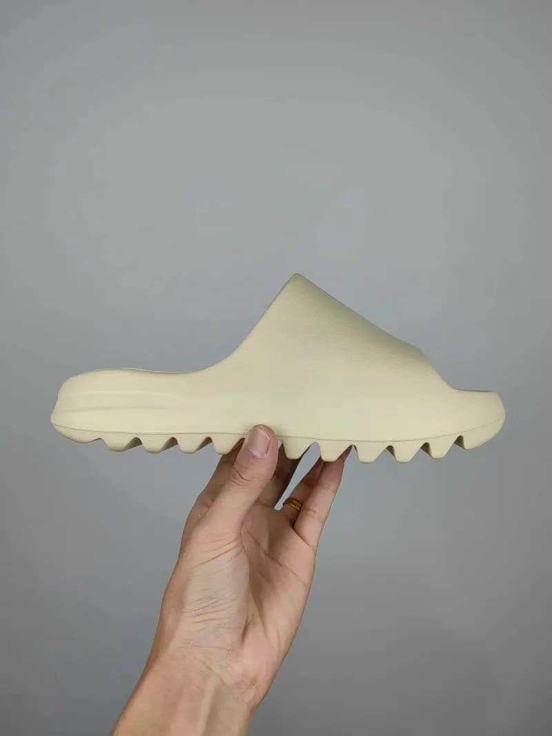 Yeezy Slide Bone