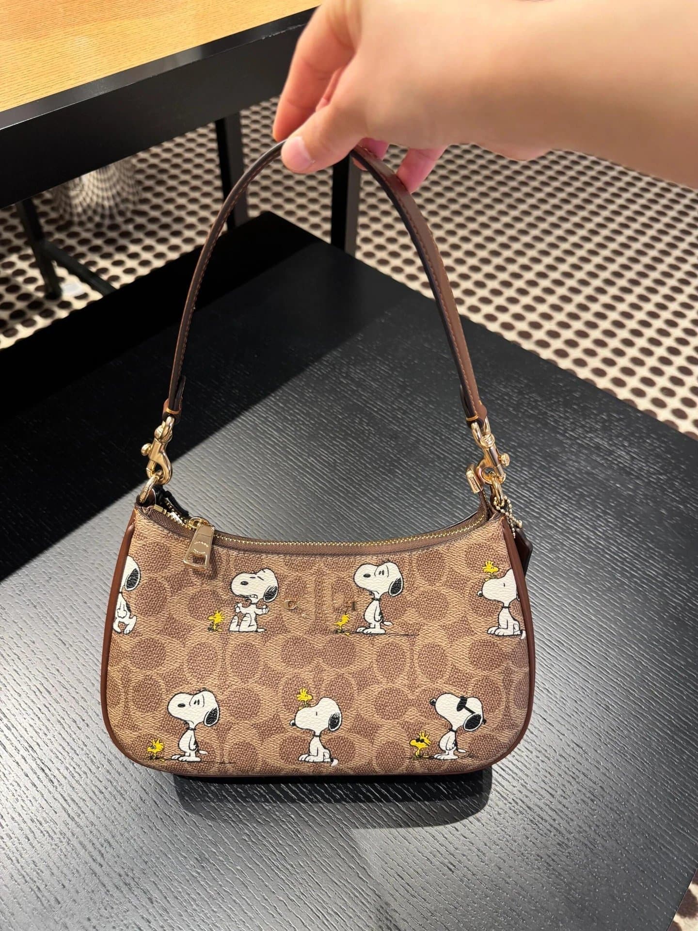 Gucci Shoulder Bag Strawberry Print — 尺寸：长24*高15*宽7.5cm · 史努比联名款+礼盒