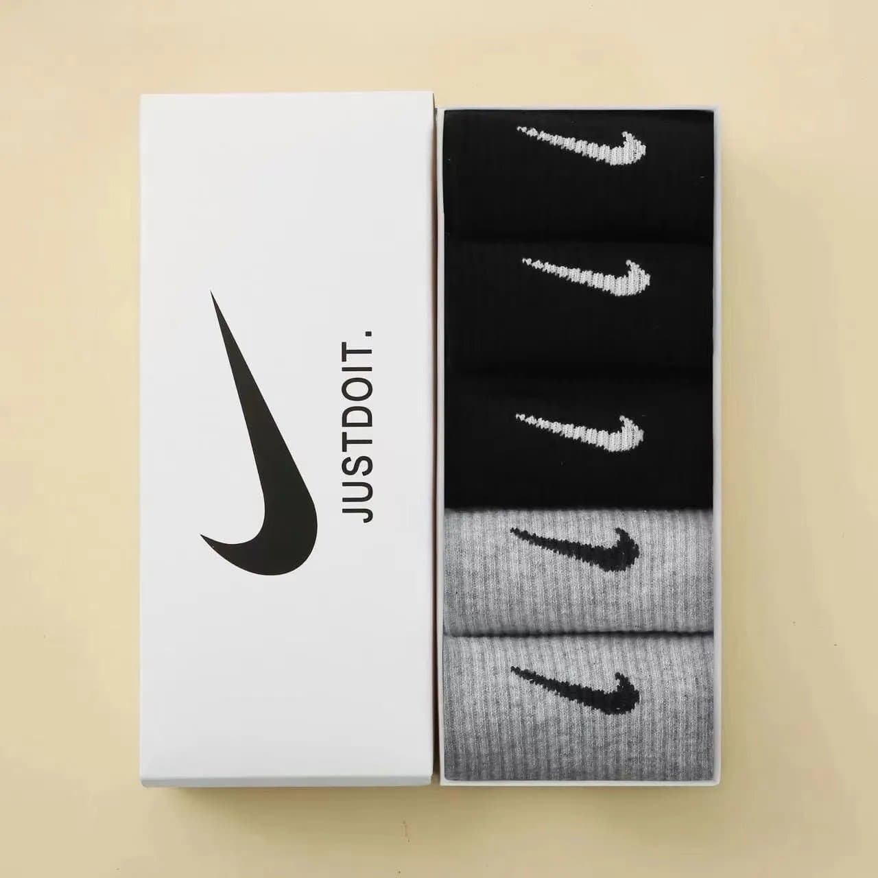 Nike Socks Swoosh Logo Crew Socks — 5双装【黑+黑+黑+灰+灰】