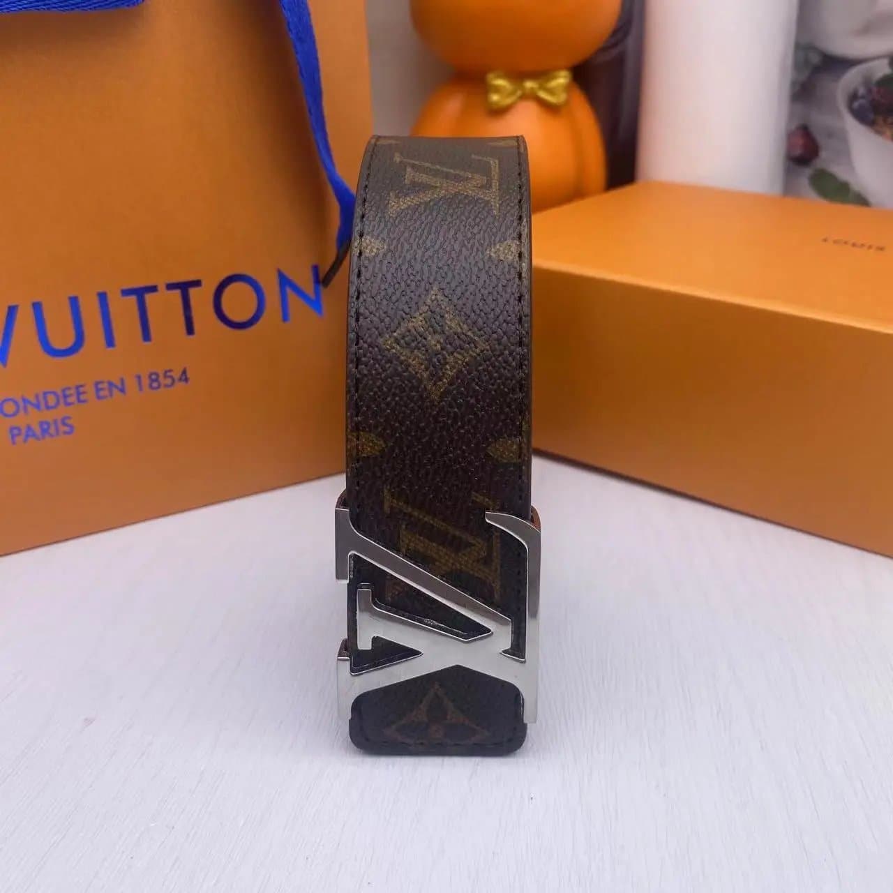 Louis Vuitton LV Monogram Belt White with Grey Print — 9-咖花银扣