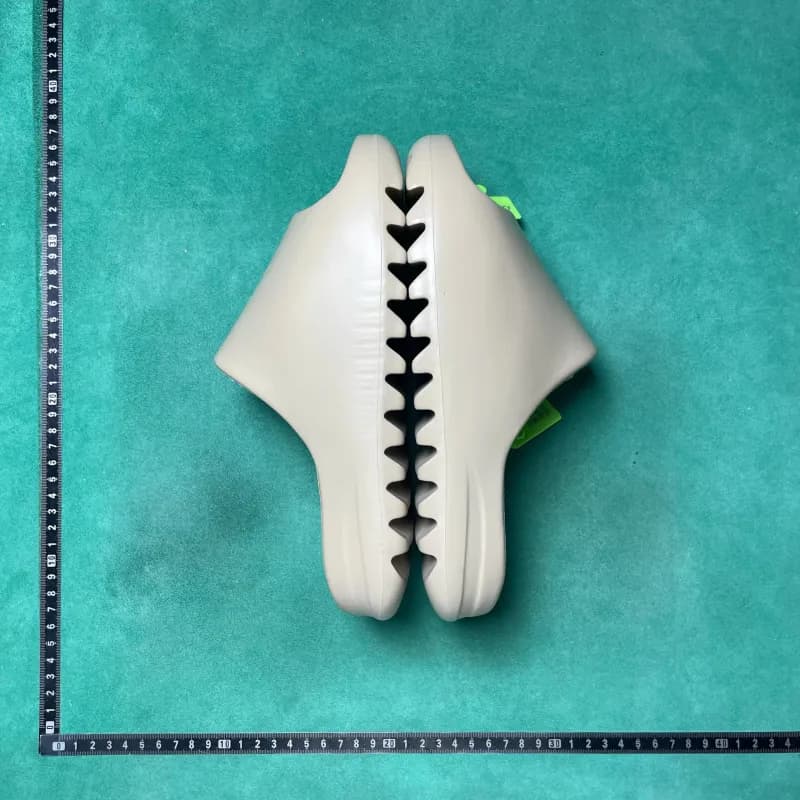 Yeezy Slide Bone
