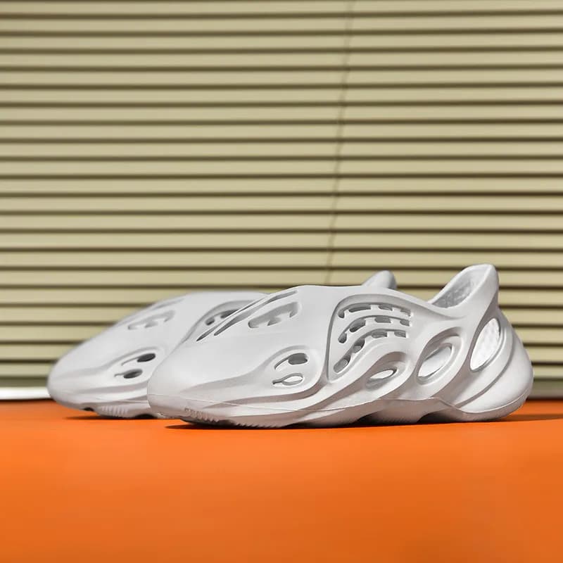 Yeezy Foam Runner Onyx — 白色