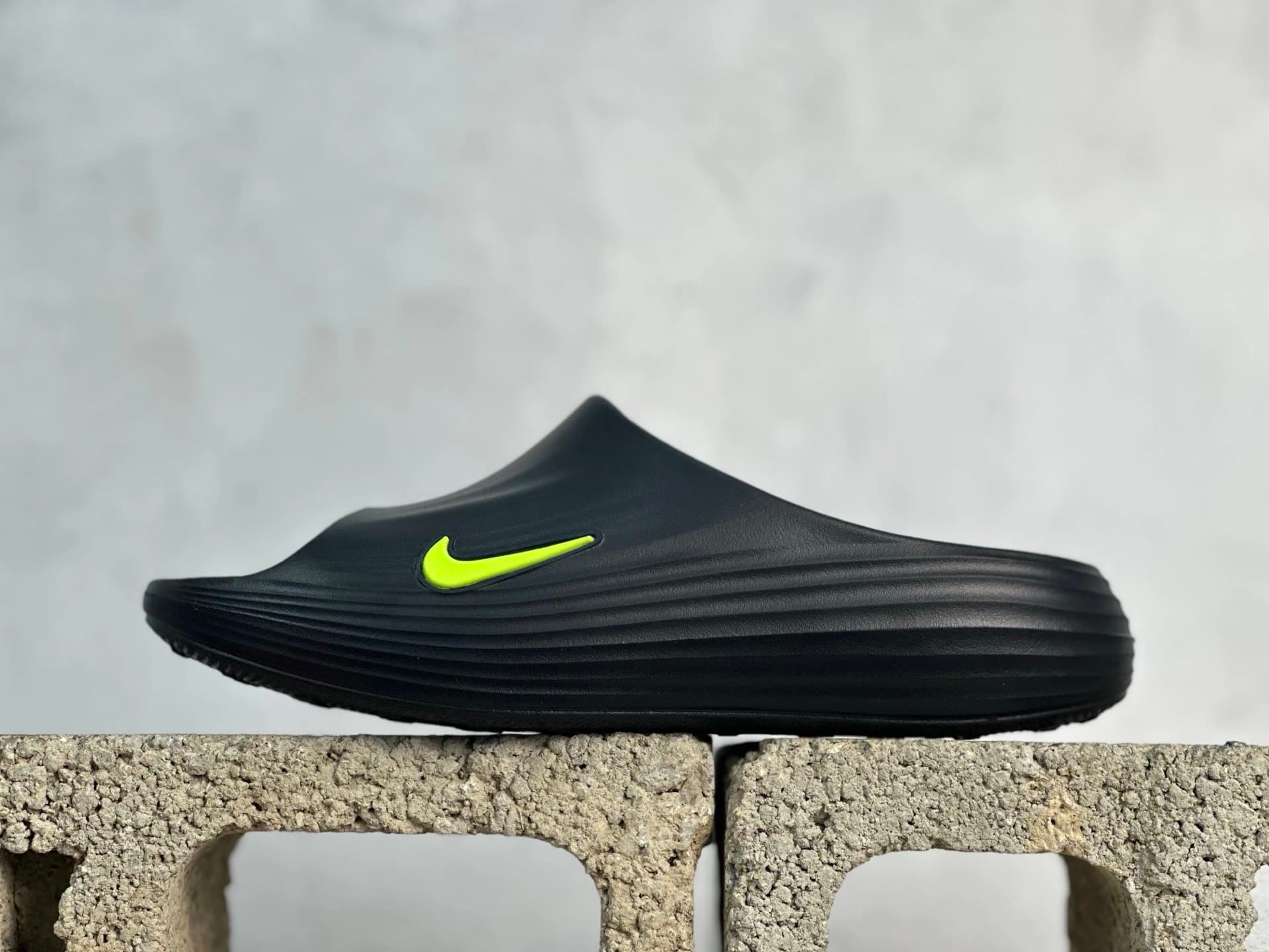 Nike Kawa Slide Black Volt