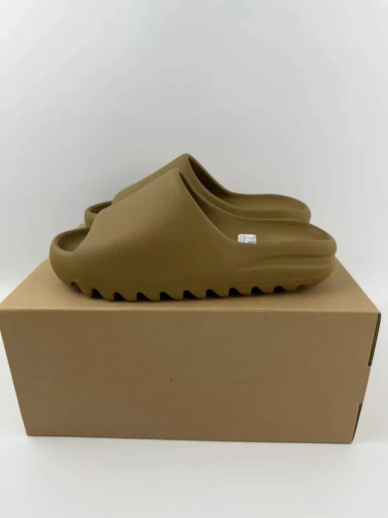 Yeezy Slide Earth