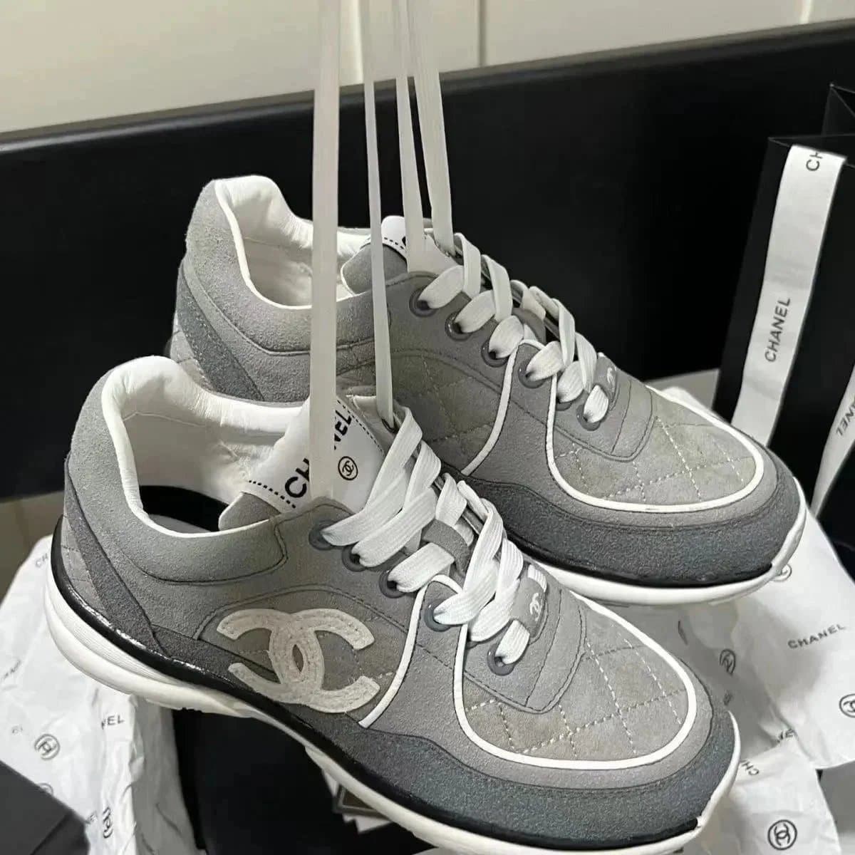 Chanel Sneaker CC Logo — 15